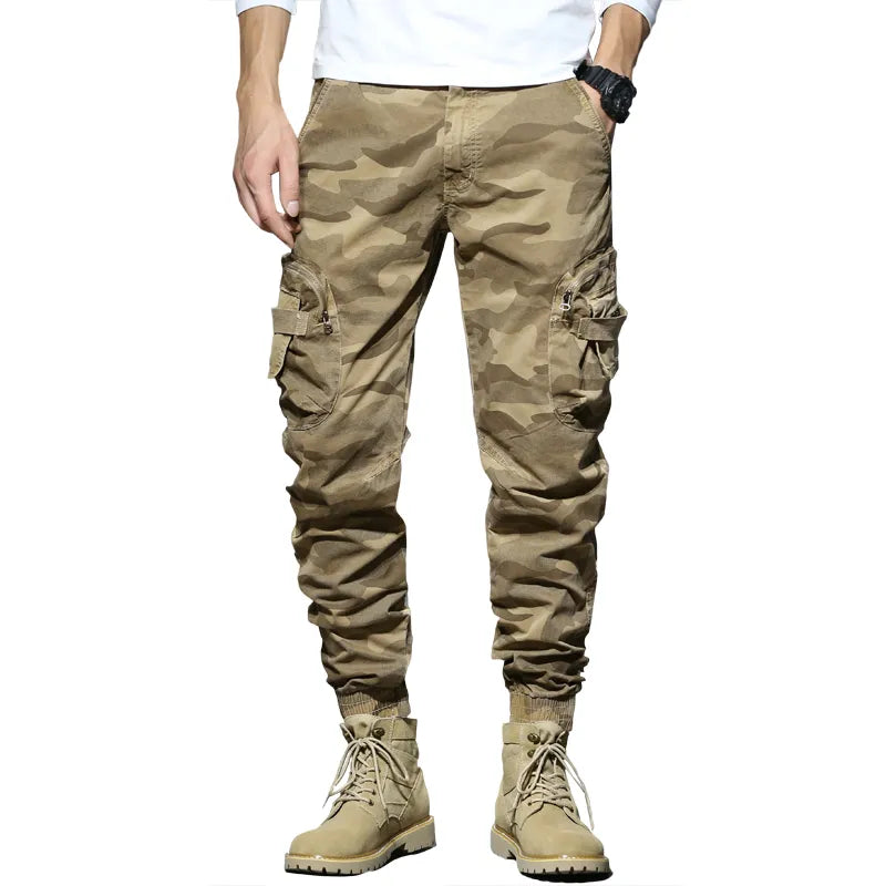 Urbaner Chic: die unverzichtbare Camouflage-Cargohose für Herren-