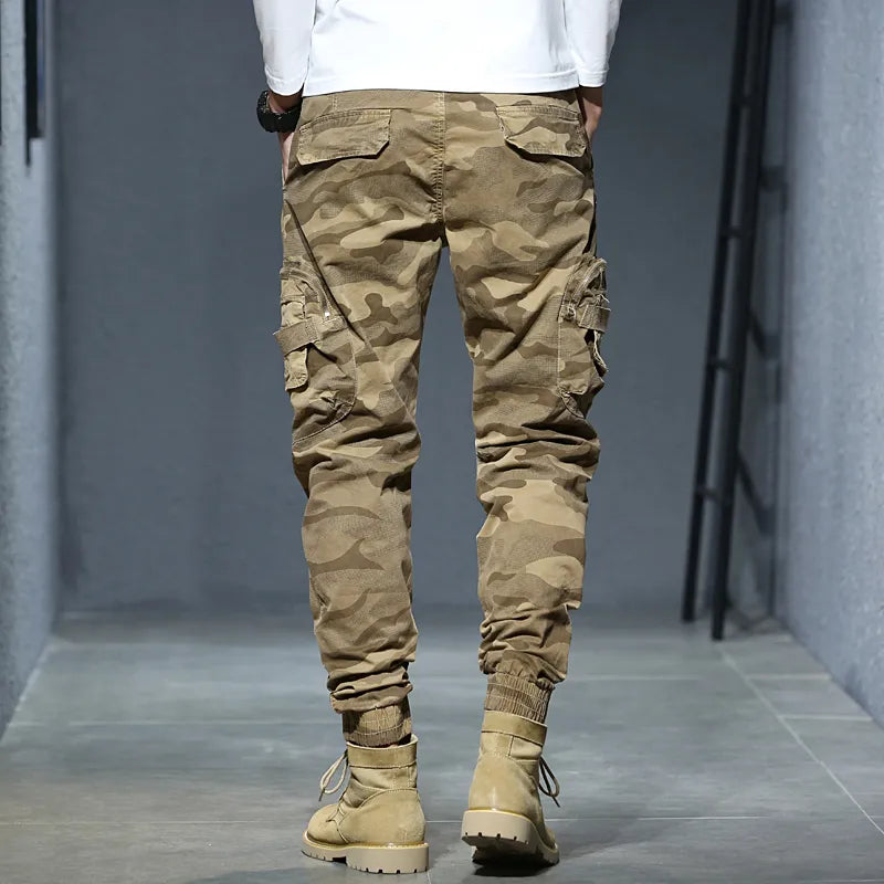 Urbaner Chic: die unverzichtbare Camouflage-Cargohose für Herren-2