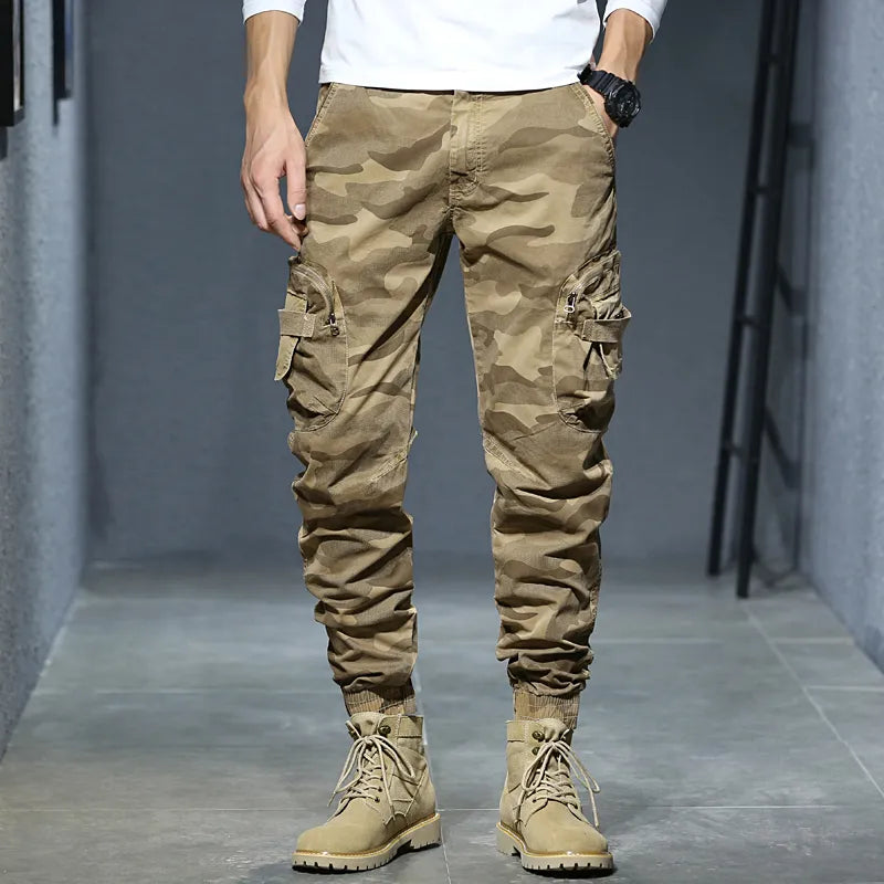 Urbaner Chic: die unverzichtbare Camouflage-Cargohose für Herren-25