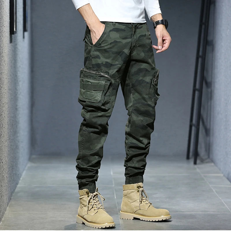 Urbaner Chic: die unverzichtbare Camouflage-Cargohose für Herren-2